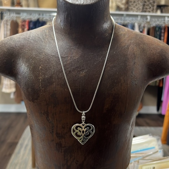 Brighton Geneva Heart Silver Plated Adjustable Filagree Cut Out Necklace Retired - Picture 2 of 8